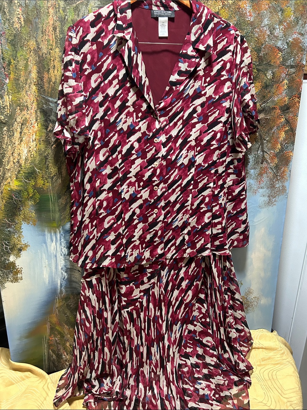 JONES NEW YORK printed lightweight Skirt Suit.